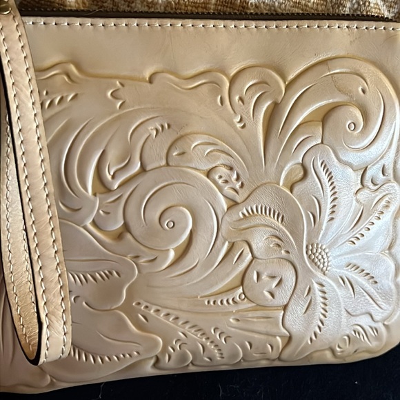 PATRICIA NASH FLORAL EMBOSSED LARGE WRISTLET - Picture 2 of 10